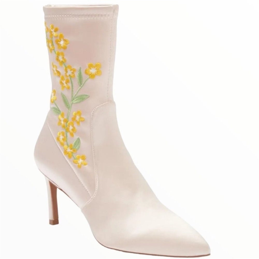 Stuart Weitzman Wren embroidered stretch satin booties size 36.5 New
